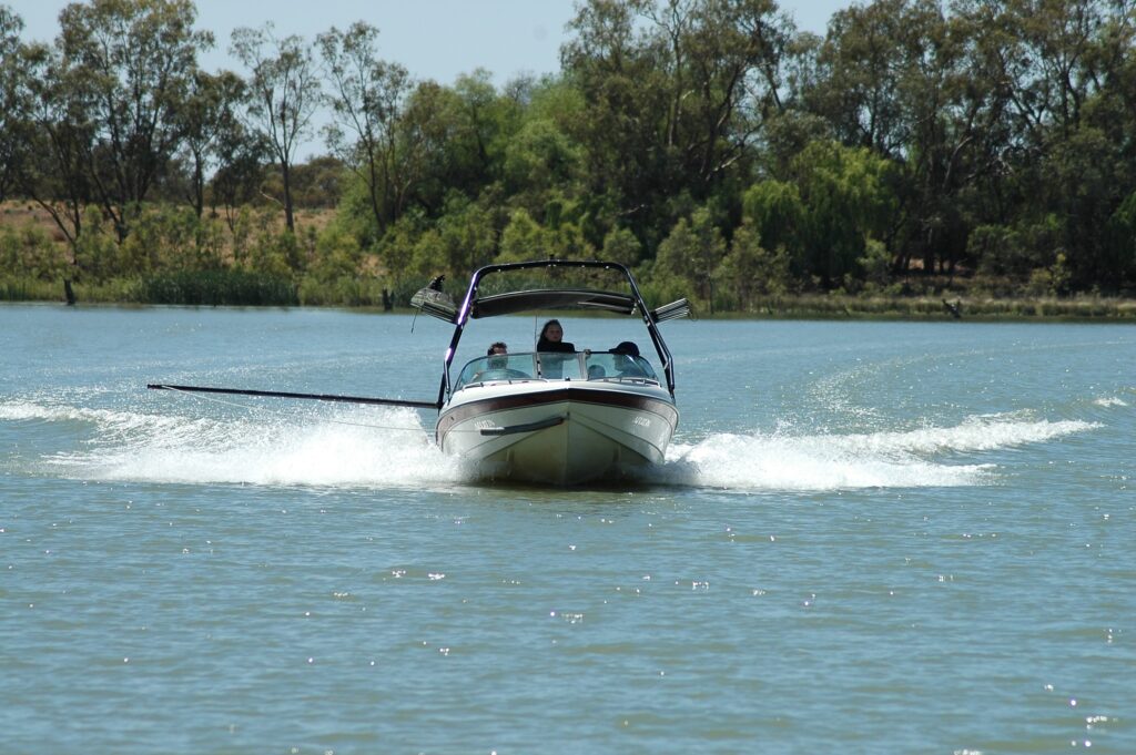 boating at gum bend lake